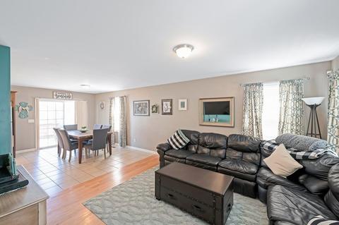 77 Laurence St, Springfield, MA 01104 photo 4