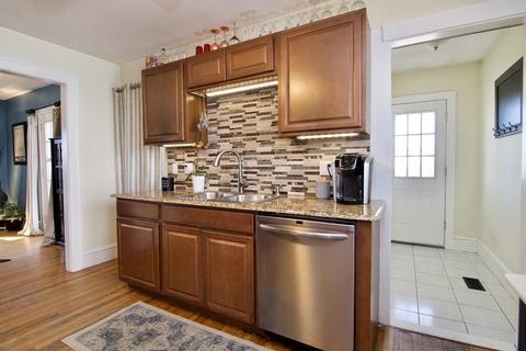 14 Benz St, Springfield, MA 01118 photo 8