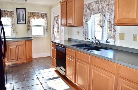 115 Beech St, Clinton, MA 01510 photo 2