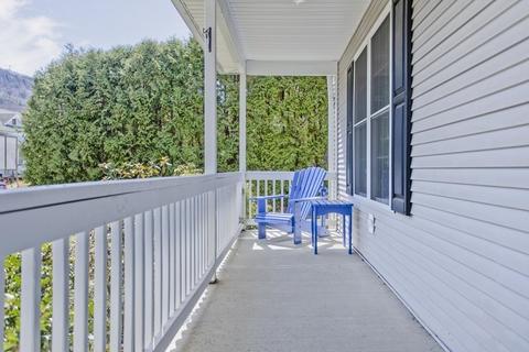 1 Park Ave, Easthampton, MA 01027 photo 2