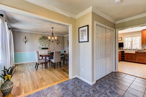 25 Crestview Dr, Mendon, MA 01756 photo 4