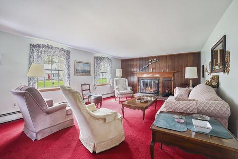 114 Sunset Dr, Raynham, MA 02767 photo 2