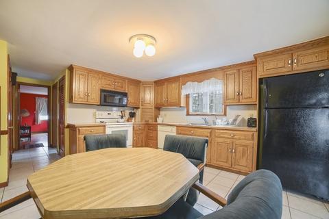 114 Sunset Dr, Raynham, MA 02767 photo 5