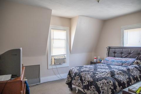 11 Elizabeth St, Springfield, MA 01109 photo 6