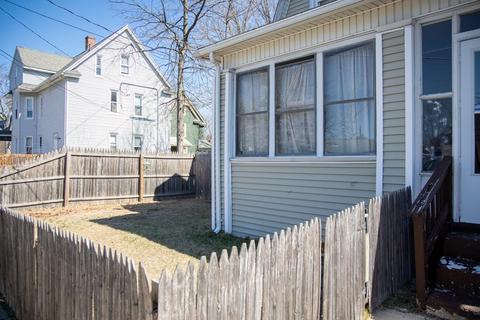 11 Elizabeth St, Springfield, MA 01109 photo 4