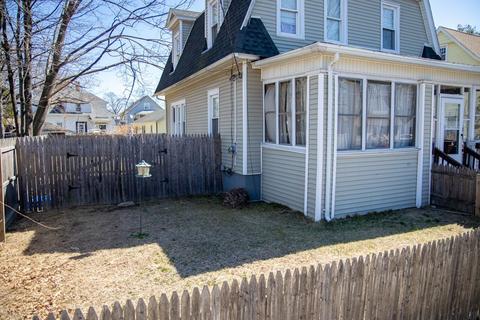 11 Elizabeth St, Springfield, MA 01109 photo 3