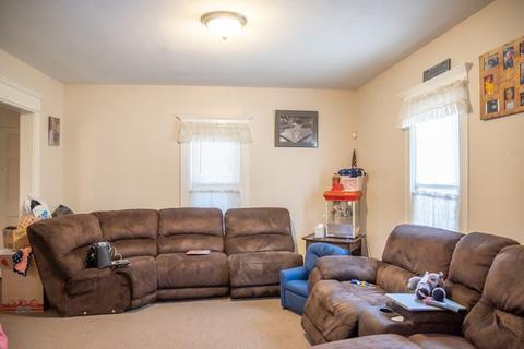 11 Elizabeth St, Springfield, MA 01109 photo 5