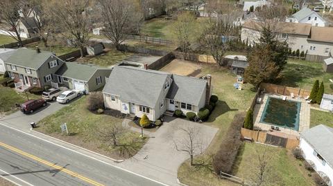 181 Pine St, Danvers, MA 01923 photo 2