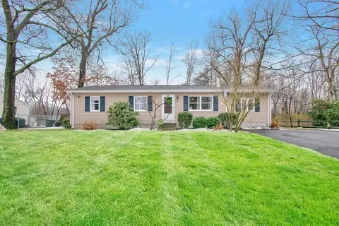 41 Portulaca Dr, Springfield, MA 01129 photo 1