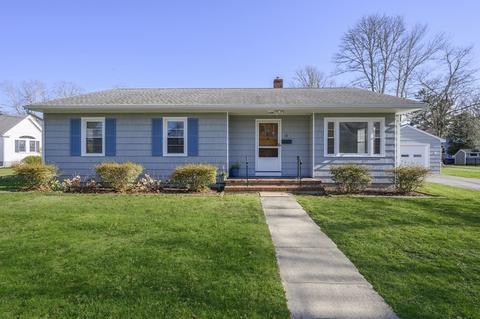 18 Everett Rd, Bourne, MA 02532 photo 1
