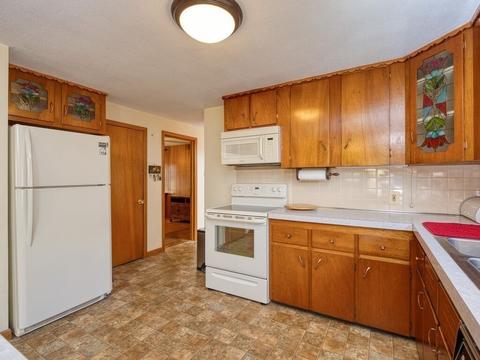 16 Kosmas St, Webster, MA 01570 photo 9
