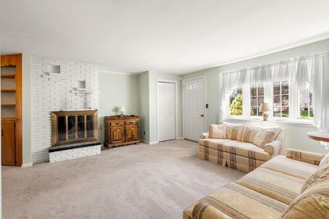 747 Cedar St, Walpole, MA 02081 photo 2