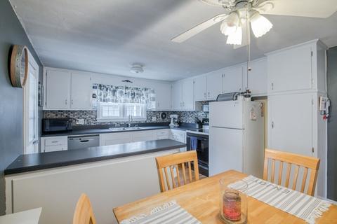 61 Old Brook Rd, Springfield, MA 01118 photo 9