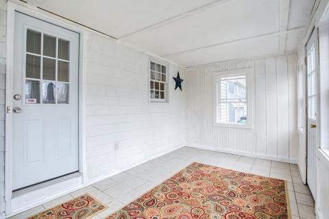 61 Old Brook Rd, Springfield, MA 01118 photo 4