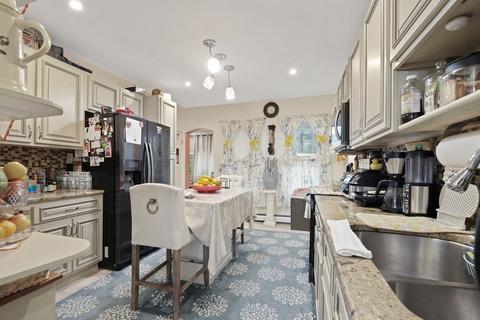 13 Pratt St, Worcester, MA 01609 photo 5