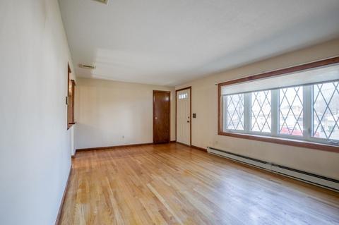 73 Parenteau Dr, Chicopee, MA 01020 photo 3