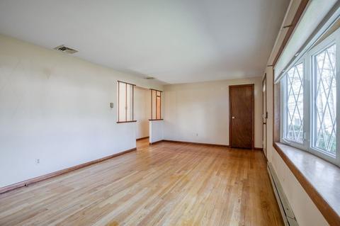 73 Parenteau Dr, Chicopee, MA 01020 photo 5