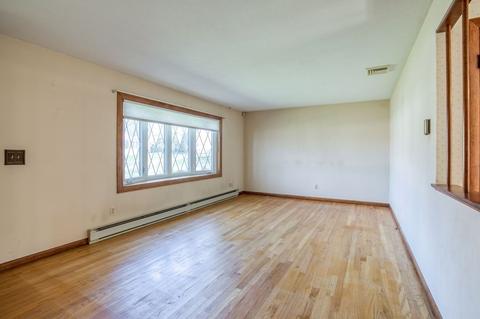 73 Parenteau Dr, Chicopee, MA 01020 photo 4