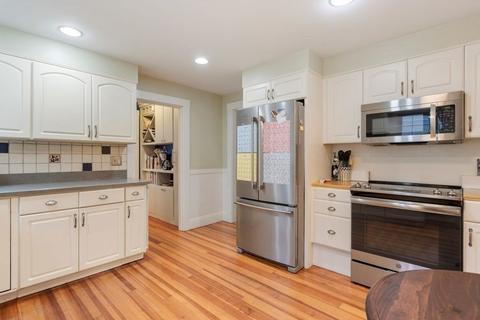 11 Pleasant St, Needham, MA 02492 photo 9