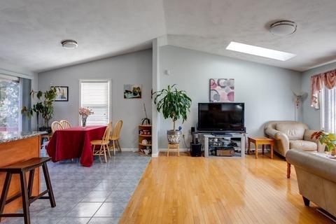 31 Travis St, Worcester, MA 01604 photo 5