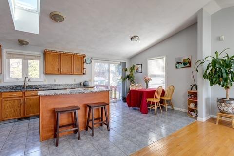 31 Travis St, Worcester, MA 01604 photo 4