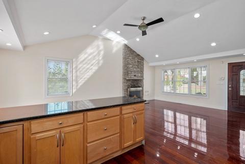 41 Bow St, Saugus, MA 01906 photo 5