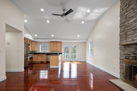 41 Bow St, Saugus, MA 01906 photo 1