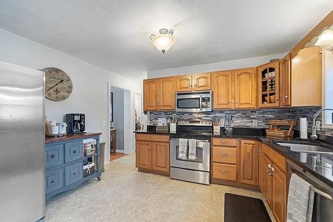 83 Fourth St, Worcester, MA 01602 photo 9