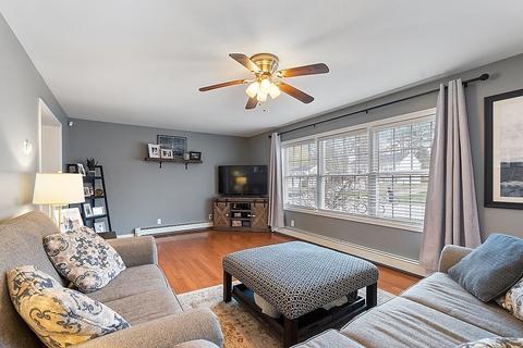 83 Fourth St, Worcester, MA 01602 photo 2