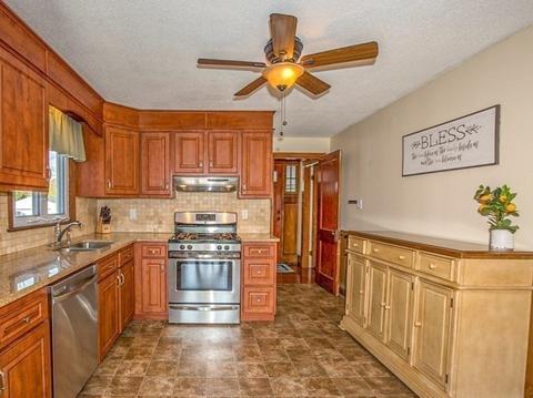 43 Ellsbree St, Chicopee, MA 01013 photo 11