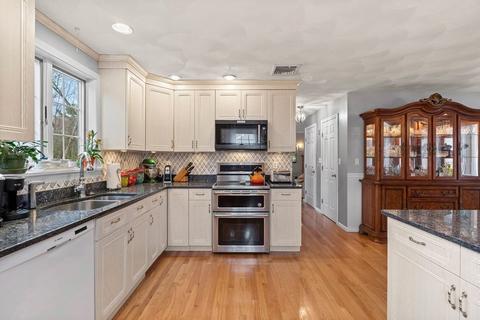 11 Nelson Ave, Reading, MA 01867 photo 2
