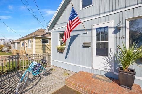 115 Bay St, Hull, MA 02045 photo 1