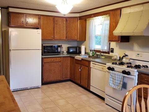 66 Butternut St, Springfield, MA 01128 photo 3