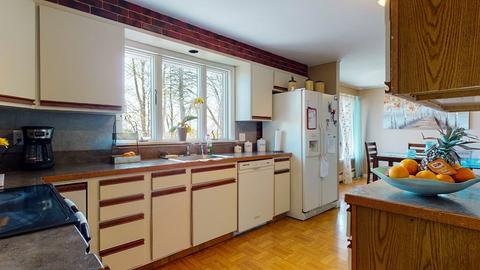 48 Crest Cir, Worcester, MA 01603 photo 4