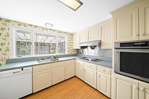 6 Greenbriar Rd, Canton, MA 02021 photo 3