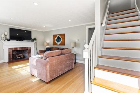 16 Forest St, Saugus, MA 01906 photo 4