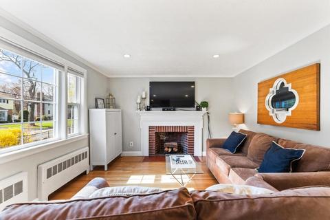 16 Forest St, Saugus, MA 01906 photo 5