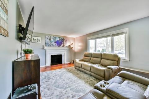 45 Pidgeon Dr, Springfield, MA 01119 photo 9