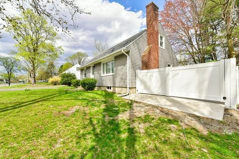 45 Pidgeon Dr, Springfield, MA 01119 photo 2
