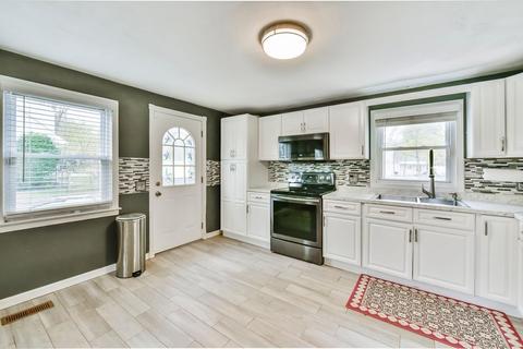45 Pidgeon Dr, Springfield, MA 01119 photo 5