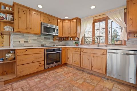 121 Mendon, Sutton, MA 01590 photo 4