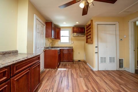 653 Carew St, Springfield, MA 01104 photo 4