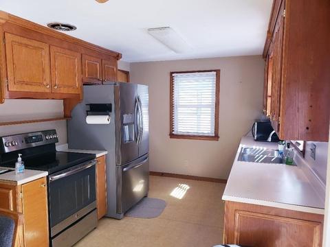 126 Bulat Dr, Springfield, MA 01129 photo 4