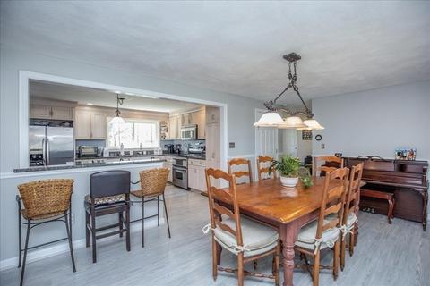 33 Coolidge Rd, Danvers, MA 01923 photo 8