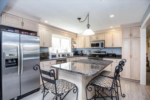 33 Coolidge Rd, Danvers, MA 01923 photo 3