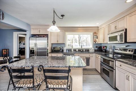 33 Coolidge Rd, Danvers, MA 01923 photo 4