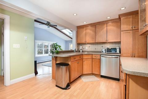 8 Oakcrest Rd, Needham, MA 02492 photo 6