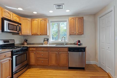 75 Green St #4, Reading, MA 01867 photo 5