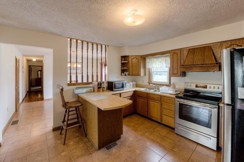 23 Riverside St, Palmer, MA 01069 photo 3