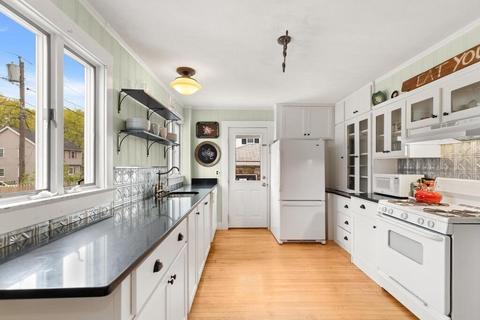 13 Elliott St, Reading, MA 01867 photo 3